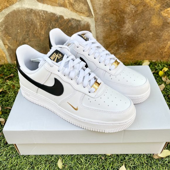 Nike Air Force 1 white black shoes - Picture 2 of 4